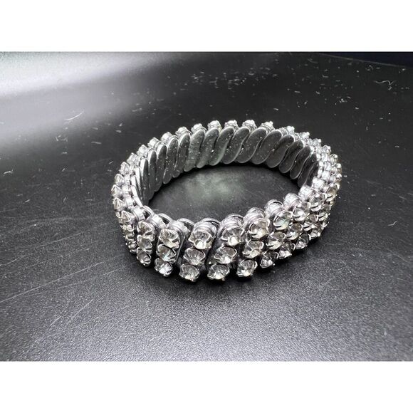 Vintage Rhinestone Stretch Bracelet - Picture 6 of 6